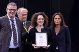 La Dott.ssa Lucia Perenzin e l'Arch Annamaria Luccarelli alla consegna del premio.